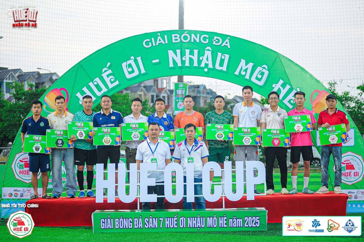 Hải gầy, Quang Quốc dự giải bóng đá phủi đông nhất xứ Huế