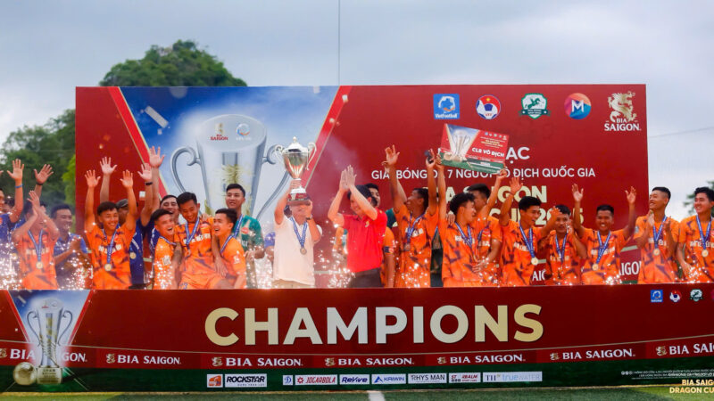 Giành một điểm trước Trường Hưng Thế Gia trong trận “chung kết” của mùa giải, Hiếu Hoa – Quahaco lên ngôi vô địch Giải bóng đá 7 người vô địch Quốc gia Bia Saigon Dragon Cup 2025 (VPL-S6) – Khu vực Trung Trung Bộ.