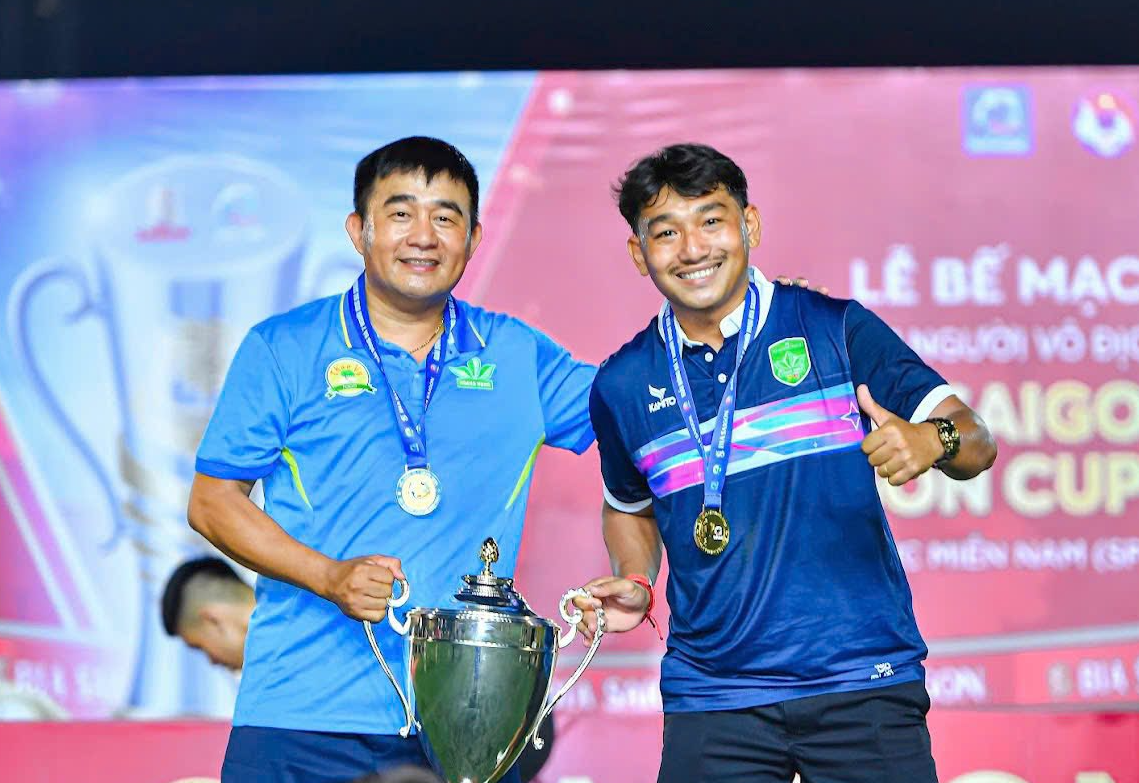 HLV Capdervilar đánh giá tài cầm quân của Định “Sói”, chỉ ra cầu thủ nguy hiểm nhất của ICORN FC