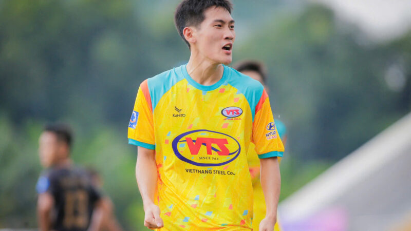 Hoàng Hưng – Từ sân phủi xứ Nghệ đến “cơn gió biên” của Thép Việt Thắng