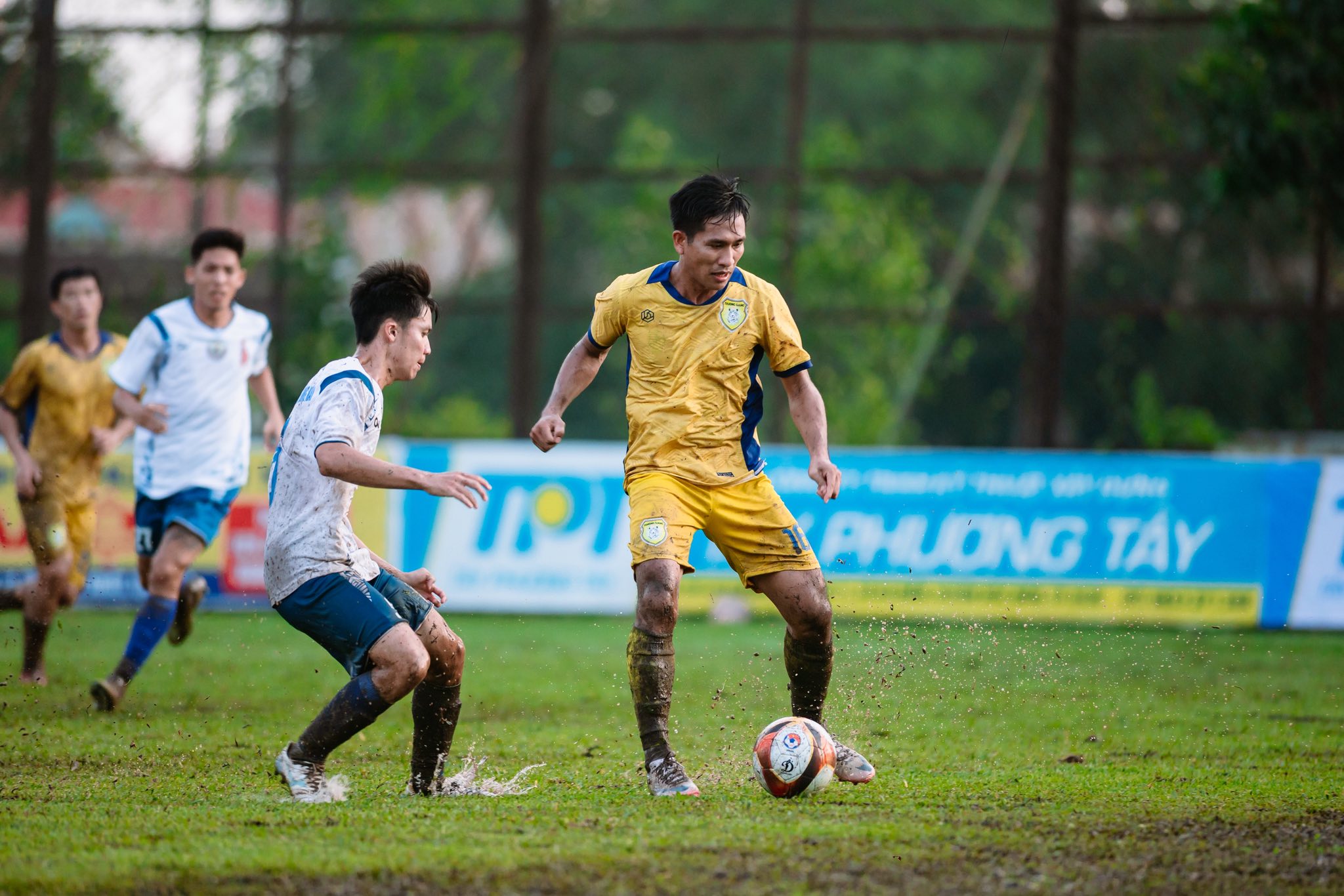 Nguyễn Trung Thắng ( Thắng Trắng ) Rời giấc mơ chuyên nghiệp – trở lại bằng bản lĩnh phủi